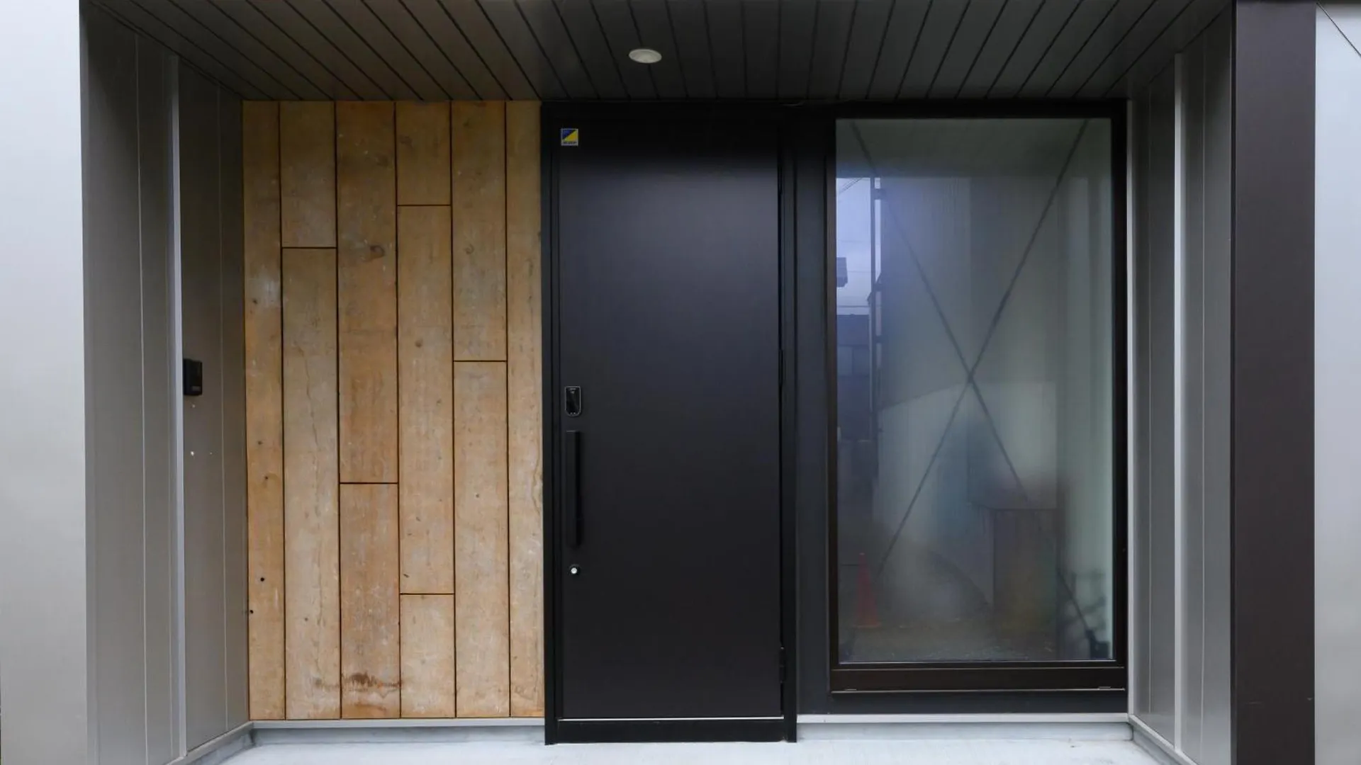 D Plus One Doors Otaru 0*,  Japan